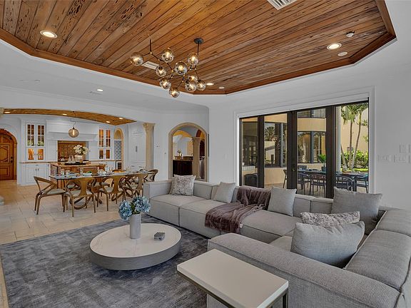 5th image of 1011 Rhodes Villa Ave