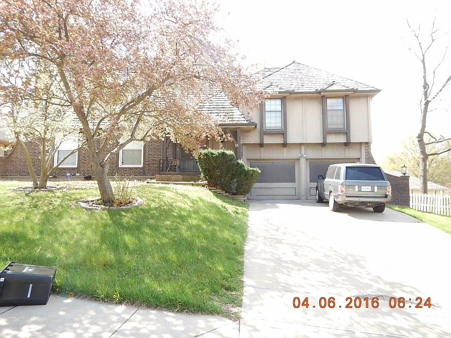 1st image of 31 E 106th St