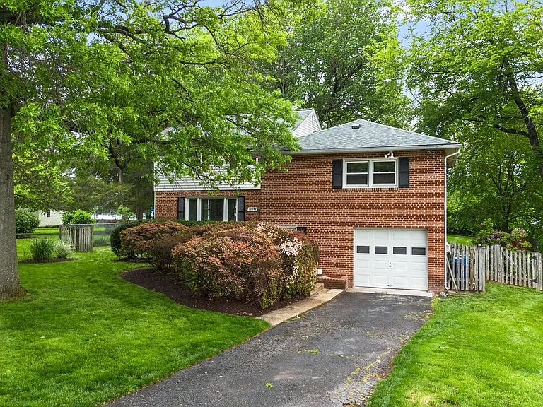 10242 Stratford Ave — Photo 15