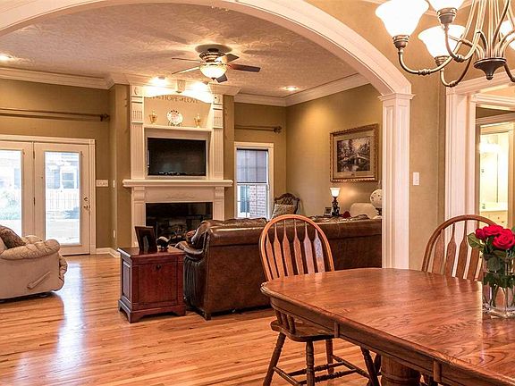 3rd image of 530 Willow Bend Cir