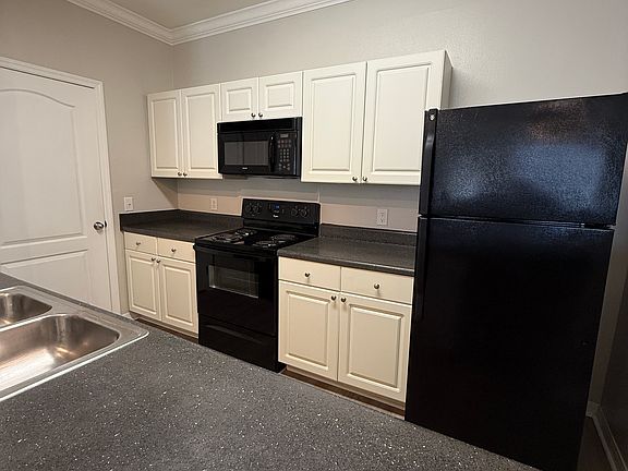 3rd image of 1450 Villa Capri Cir APT 116