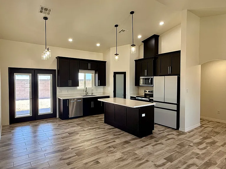 3877 E Santa Rosalina Ln — Photo 2