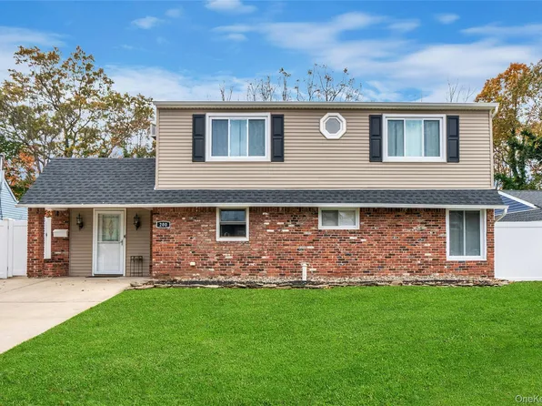 200 Willowood Drive, Wantagh, NY 11793