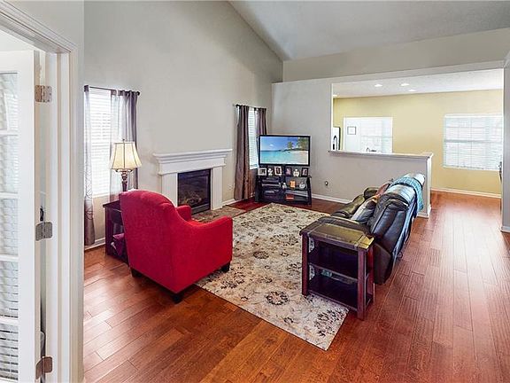 3rd image of 615 Overcup St #901