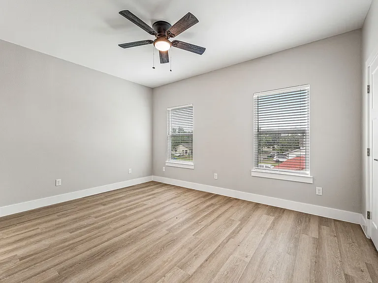 981 N Clinton St #102 — Photo 15