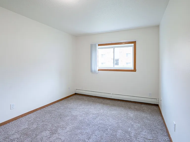 Grand Forks, ND Columbia West Apartments | 3175A | Bedroom