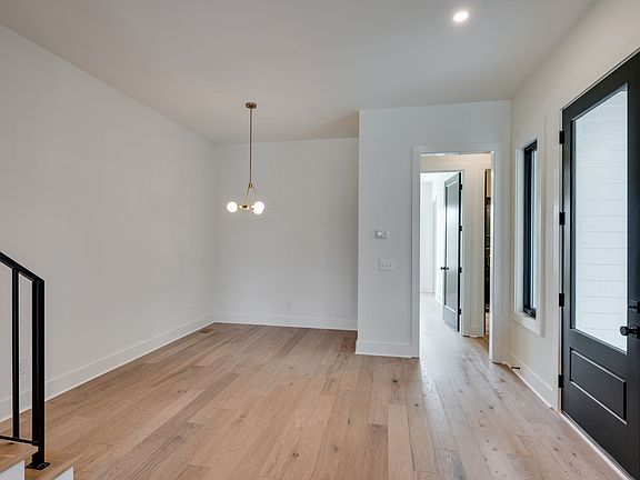 3rd image of 605 Morrow Rd #B