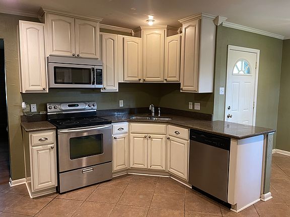 3rd image of 1206 Long St