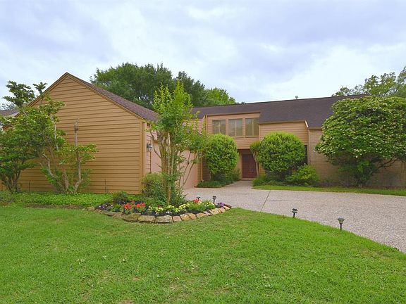 Welcome Home! 11919 Carriage Hill boasts lovely curb appeal and is a 3 bedroom 2.5 bath home with a study. Updated kitchen and bathrooms.