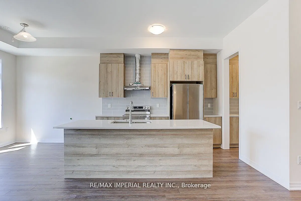 4 bed, $3,950 — Photo 2