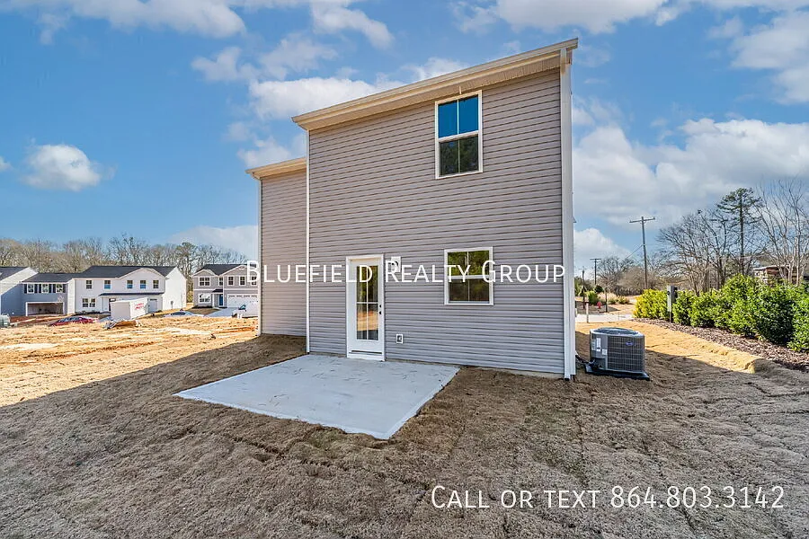 Beautiful 3BR/2.5BA Home with Quartz Countertops, Washer & Dryer, and Prime Woodruff Location! — Photo 3
