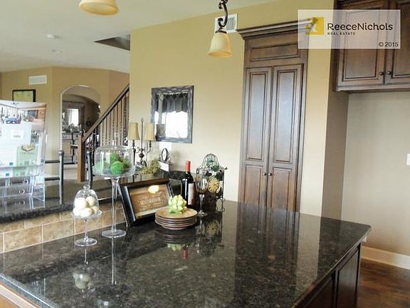 C&M Aspen Creek - **Please Note that these images are from a different Aspen Creek model & may not accurately reflect the home listed here. Any questions? Call our Sales Center: 816.331.0754