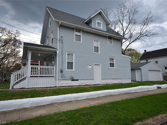 4th image of 486 Howe St