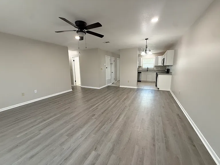 Living area/dining