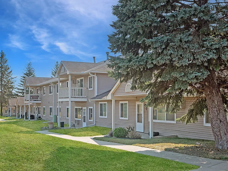 Hinton Heights — Photo 18