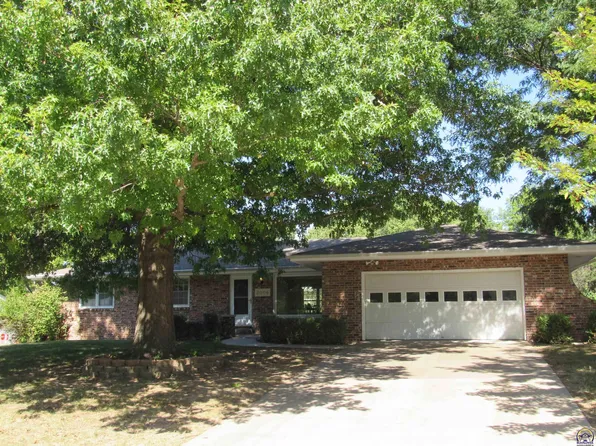 2006 Coronado Ave, Emporia, KS 66801