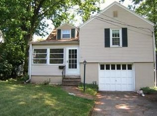 118 Beechwood Rd, Florham Park, NJ 07932