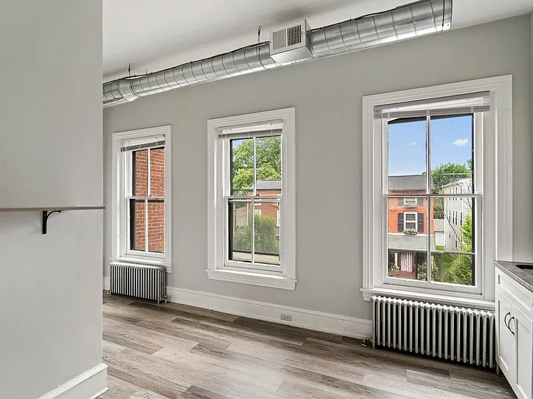 201 W Barnard St — Photo 8