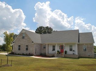 340 Center Point Dr, Summertown, TN 38483