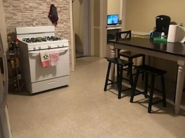5 Seward St APT 3, Worcester, MA 01604