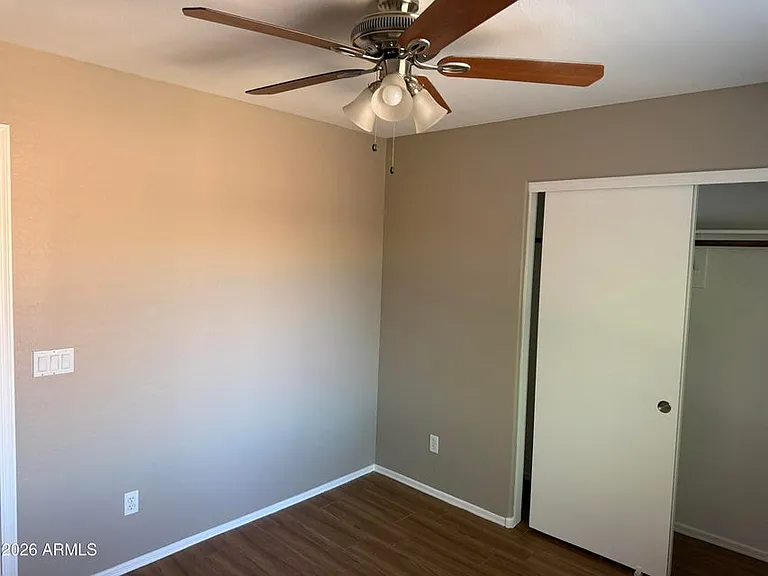 816 W Mid Way — Photo 9