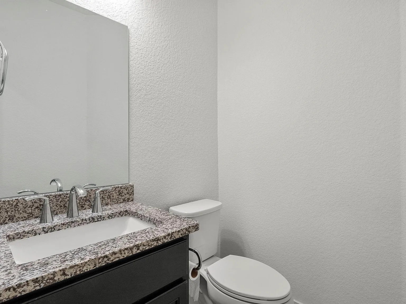 3 bed, 2.5 bath, 1799 sqft, $2,250 — Photo 4