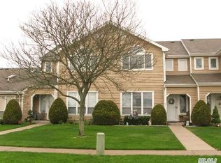 39 Eric Dr, Middle Island, NY 11953