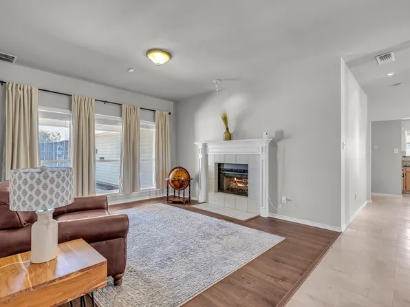 4904 Clover Haven Cir, Dallas, TX 75227