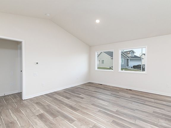3rd image of 415 Commons Dr