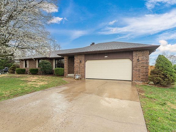 2nd image of 1318 W Meadowbrooke Drive