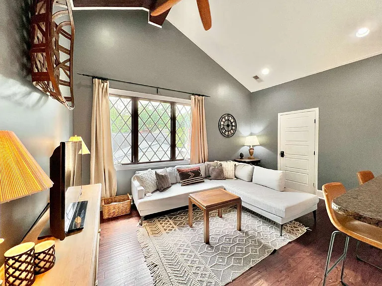 2637 Chesterfield Ave #B — Photo 9