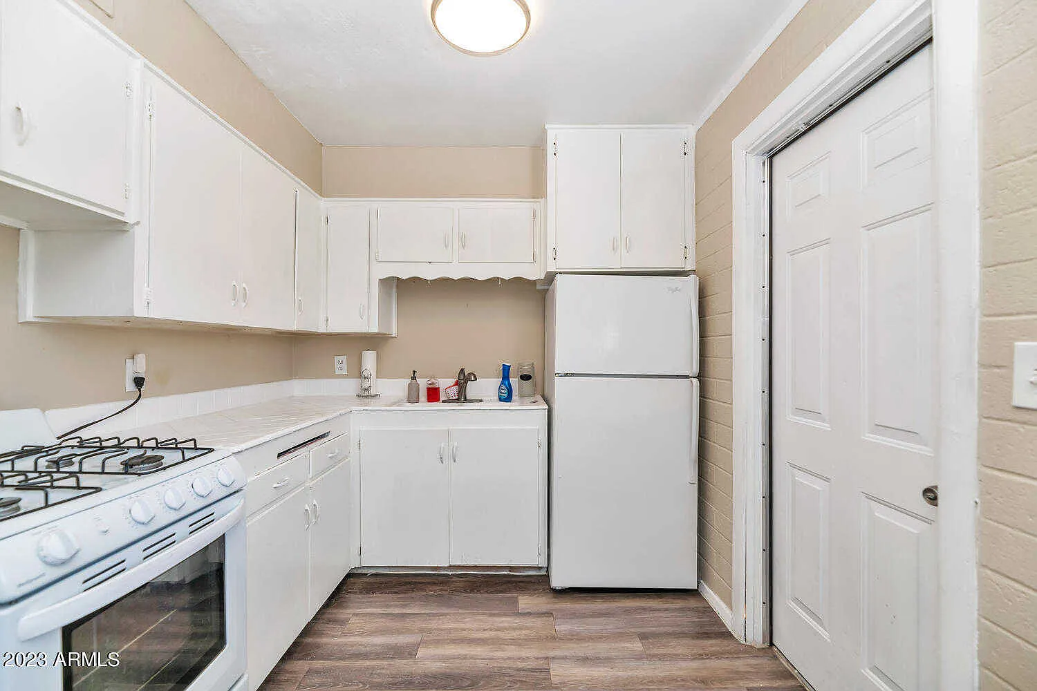 1 bed, 550 sqft, $999 — Photo 2