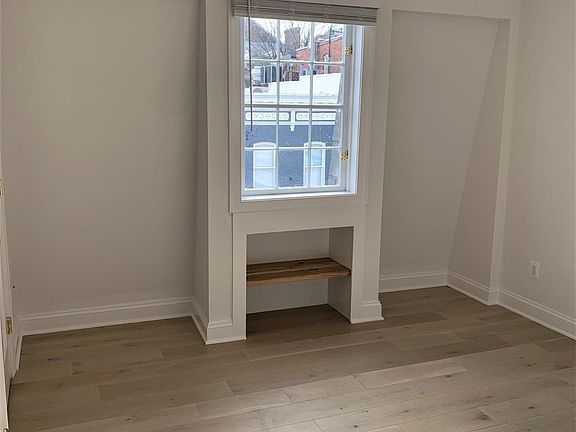 5th image of 152 Main St #302