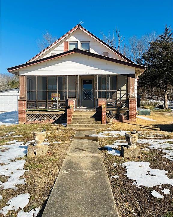 1st image of 302 Maple St