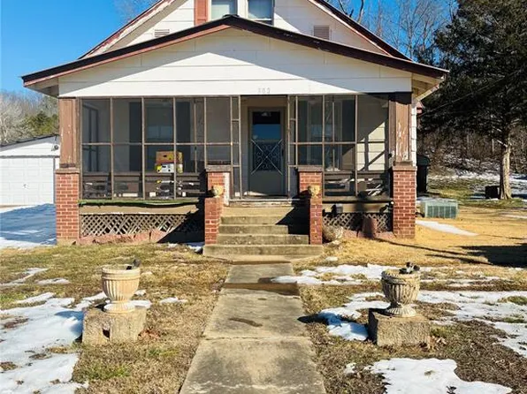 302 Maple St, Greenville, MO 63944