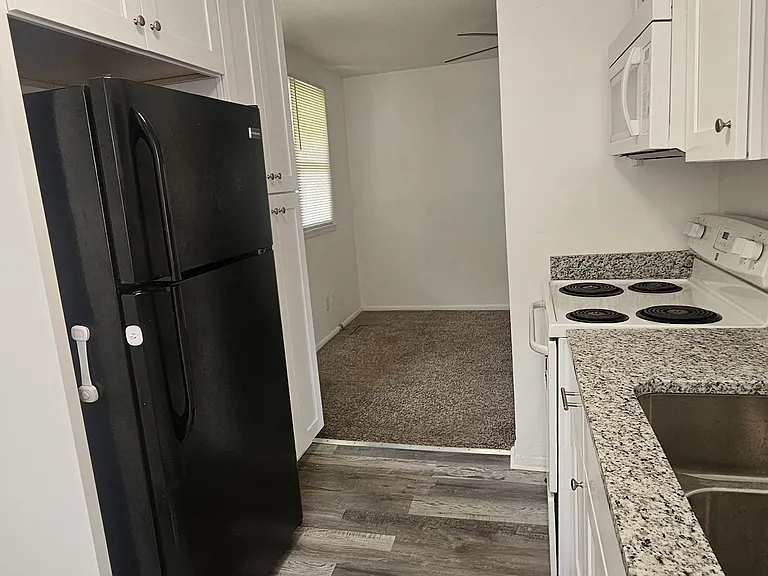 1404 Algona Rd — Photo 4