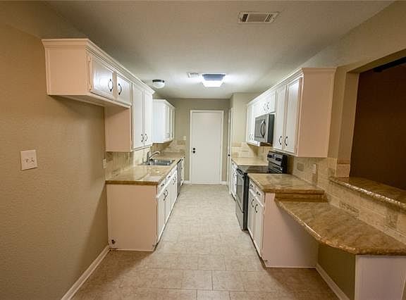 3rd image of 2417 Jacqueline Dr
