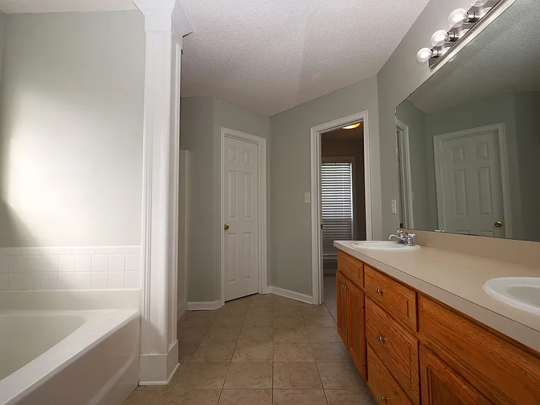 3880 Trotters Ridge Cir — Photo 15