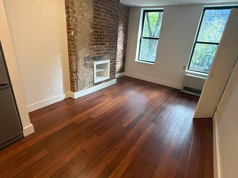 516 E 6th St #2B — Photo 1