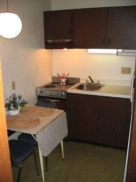 Kitchen, full stove, Microwave...