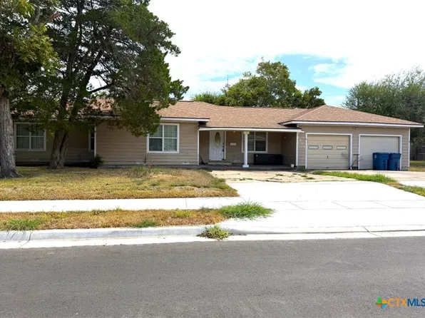 1504 Justice Dr, Port Lavaca, TX 77979