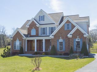 2131 Knoll Crest Dr, Christiansburg, VA 24073