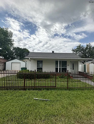 407 E Gilbert St Photo 1