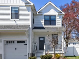 102 Old Stratfield Rd, Fairfield, CT 06825