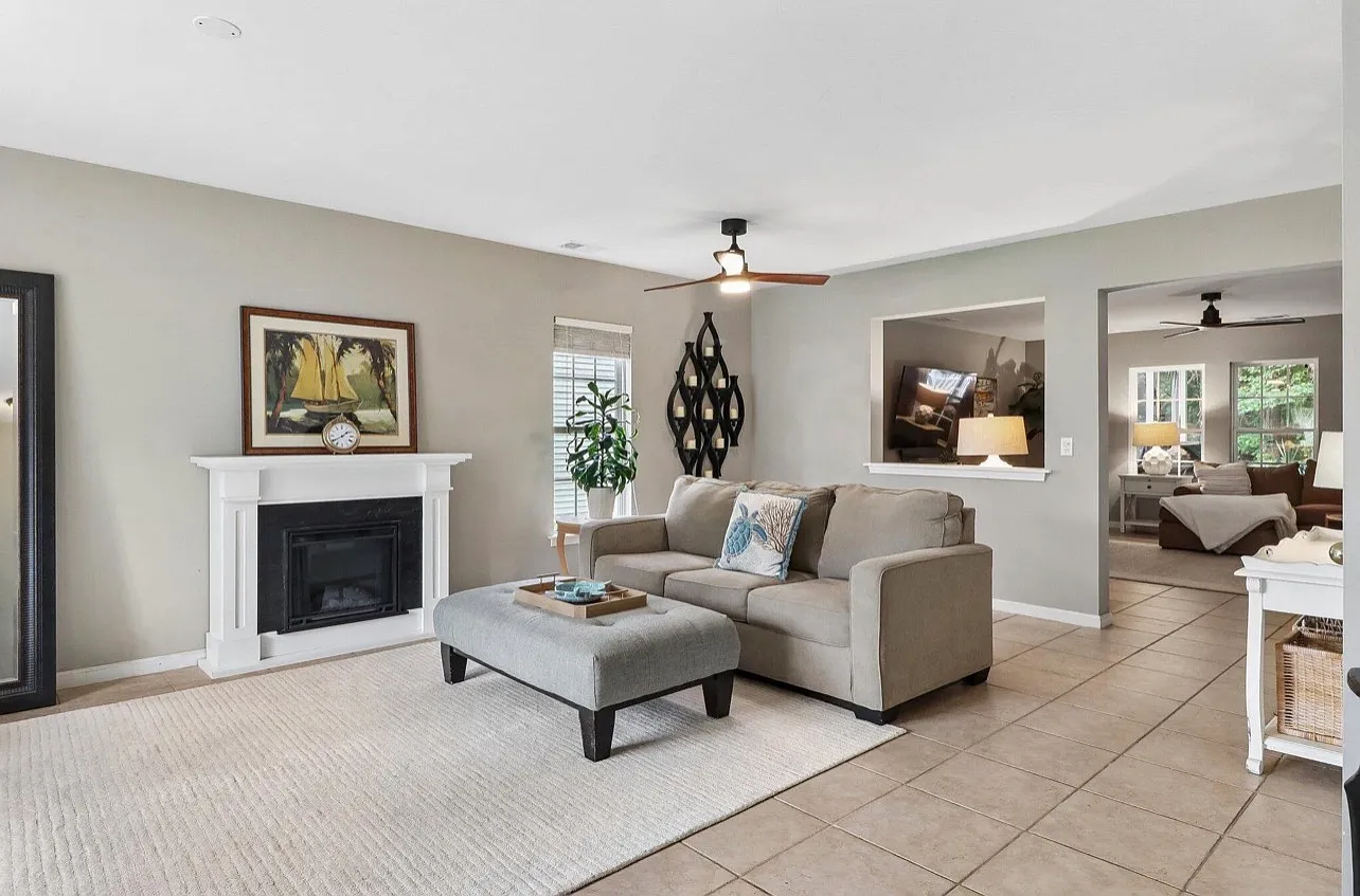 3 bed, 2694 sqft, $2,800 — Photo 2