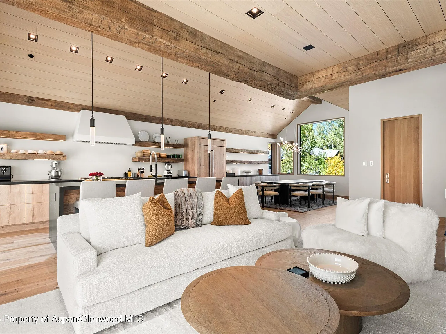 3 bed, 5.0 bath, 3000 sqft, $75,000 — Photo 3