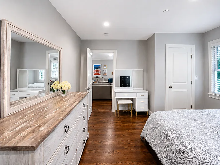 128 Waverly St #1 — Photo 10