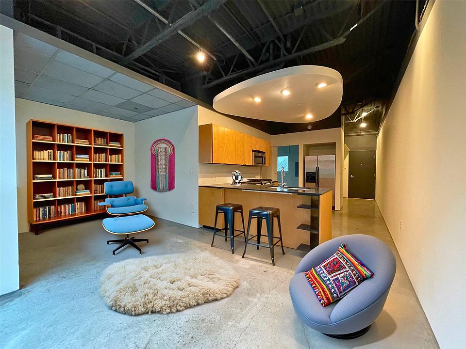 1st image of 601 E Brushy St #204