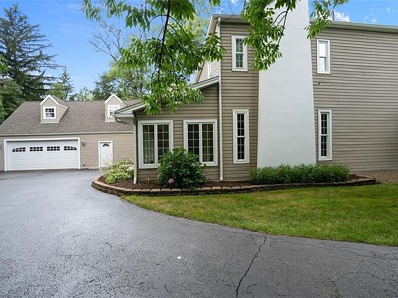 3rd image of 3154 Crescent Dr NE