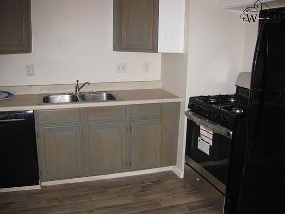 3rd image of 126 Dunbar Dr